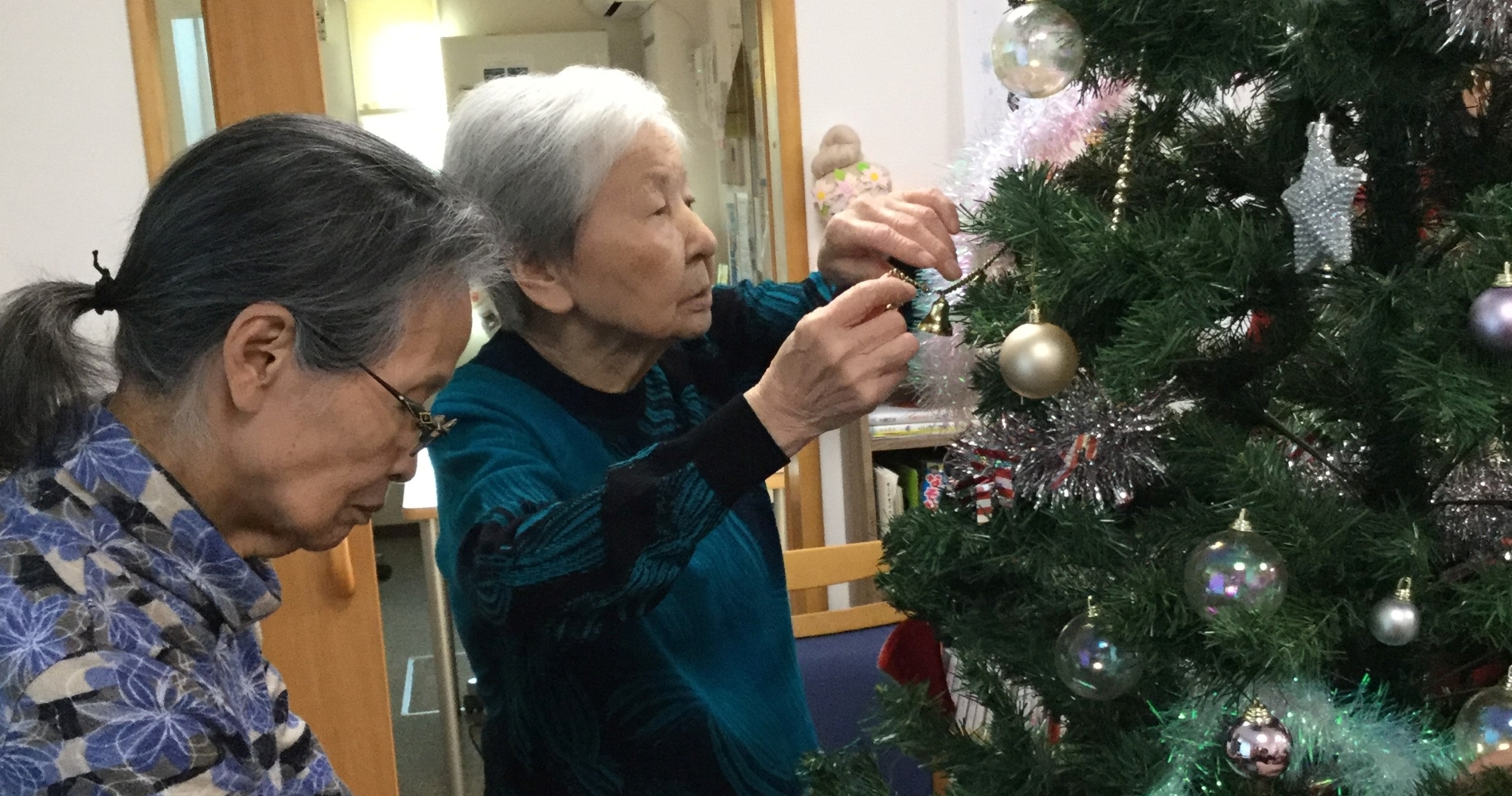 クリスマスツリーの飾り付け！